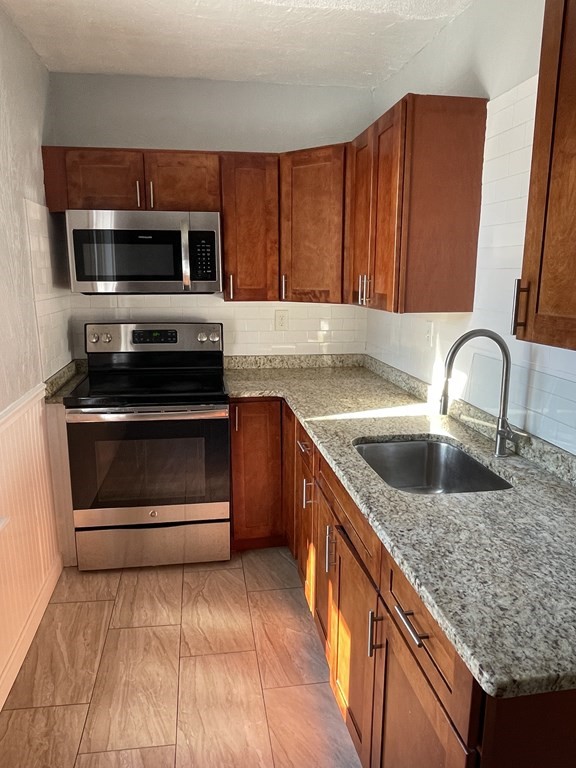3 bed, 1 bath apartment for rent at 6 Pearl St Unit 2, Salem — photo 13 of 13