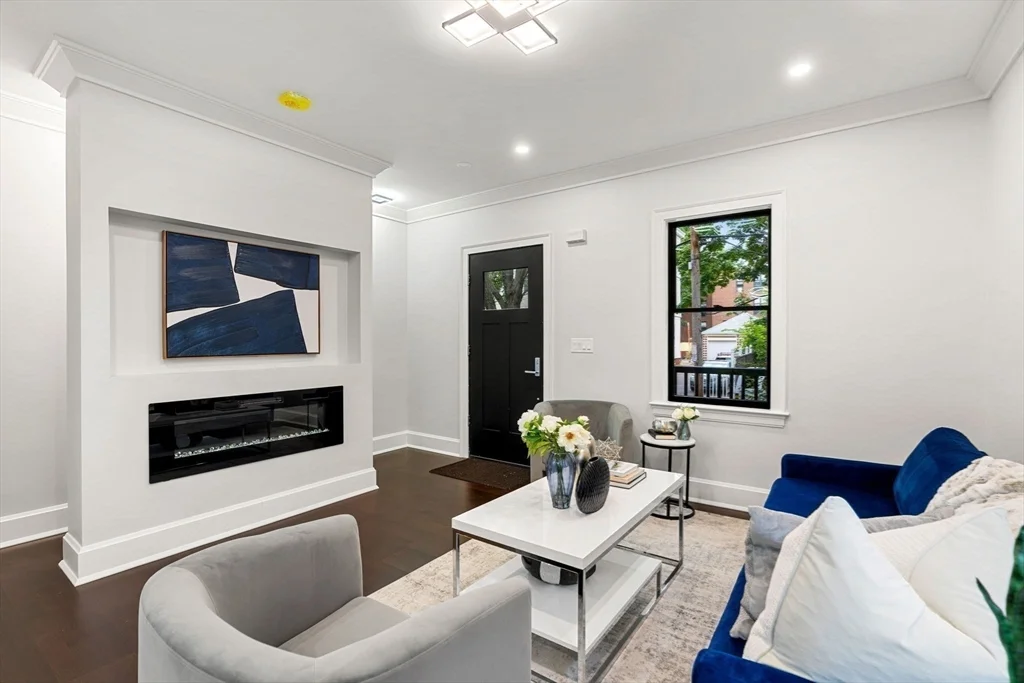 4 bed, 3 bath apartment for rent at 6 Pearl St Unit B, East Somerville — photo 3 of 17
