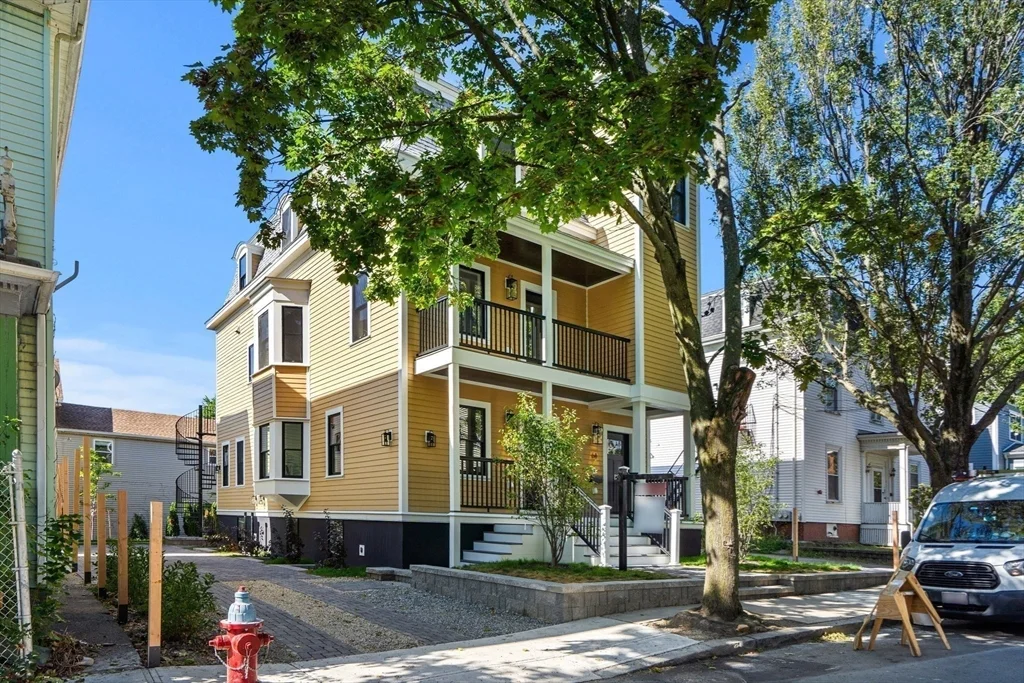 4 bed, 3 bath apartment for rent at 6 Pearl St Unit B, East Somerville — photo 1 of 17