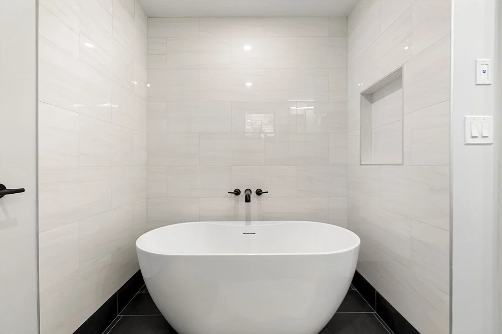 4 bed, 3 bath apartment for rent at 6 Pearl St Unit B, East Somerville — photo 16 of 17