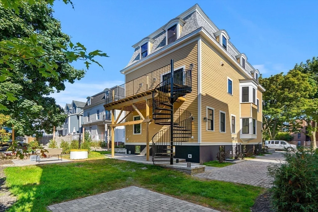 4 bed, 3 bath apartment for rent at 6 Pearl St Unit B, East Somerville — photo 2 of 17