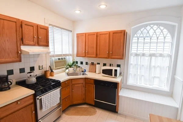 2 bed, 1 bath apartment for rent at 6 Perry St Unit 3, Coolidge Corner — photo 11 of 17