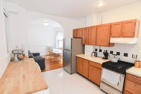 2 bed, 1 bath apartment for rent at 6 Perry St Unit 3, Coolidge Corner — photo 13 of 17