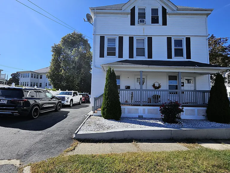 3 bed, 1 bath apartment for rent at 6 Pilgrim Rd Unit 2, Haverhill — photo 1 of 12