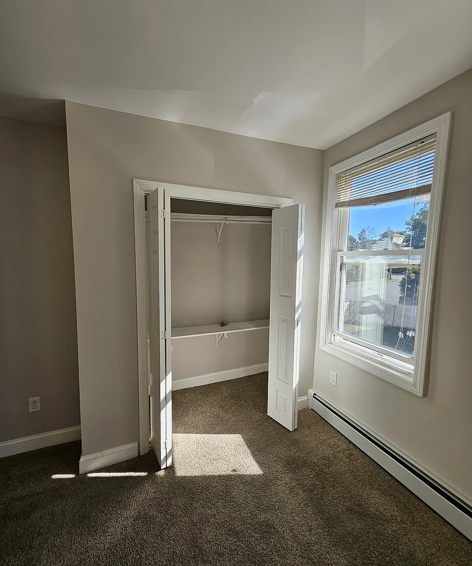 3 bed, 1 bath apartment for rent at 6 Pilgrim Rd Unit 2, Haverhill — photo 8 of 12
