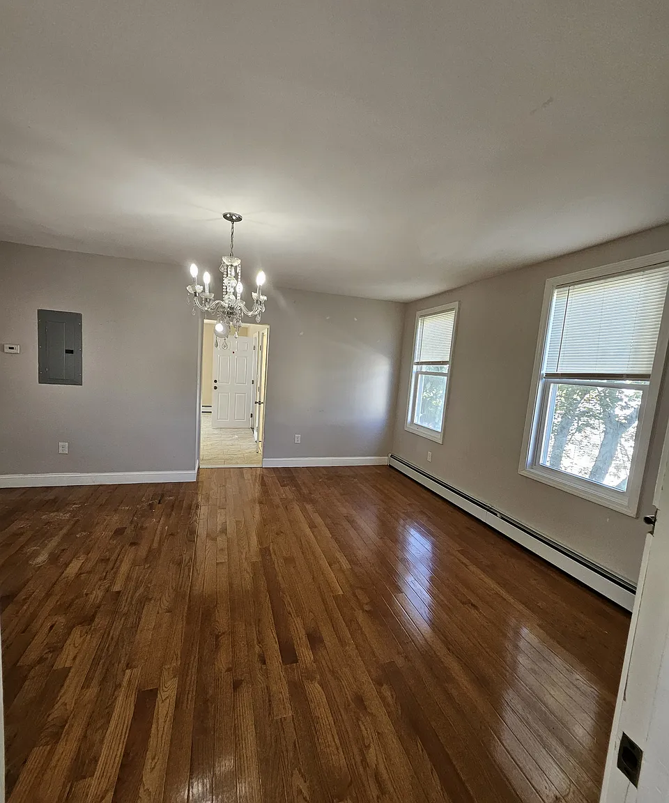 3 bed, 1 bath apartment for rent at 6 Pilgrim Rd Unit 2, Haverhill — photo 5 of 12