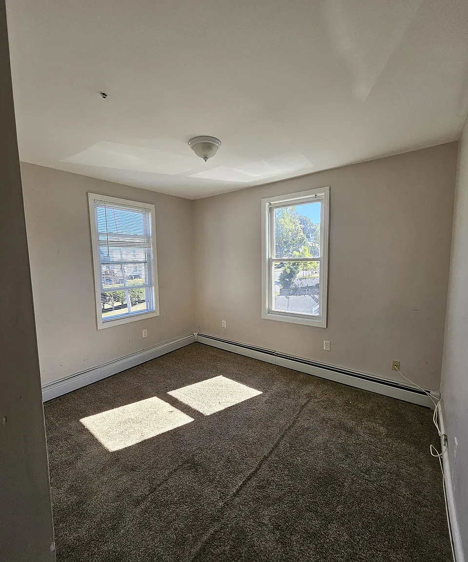 3 bed, 1 bath apartment for rent at 6 Pilgrim Rd Unit 2, Haverhill — photo 7 of 12