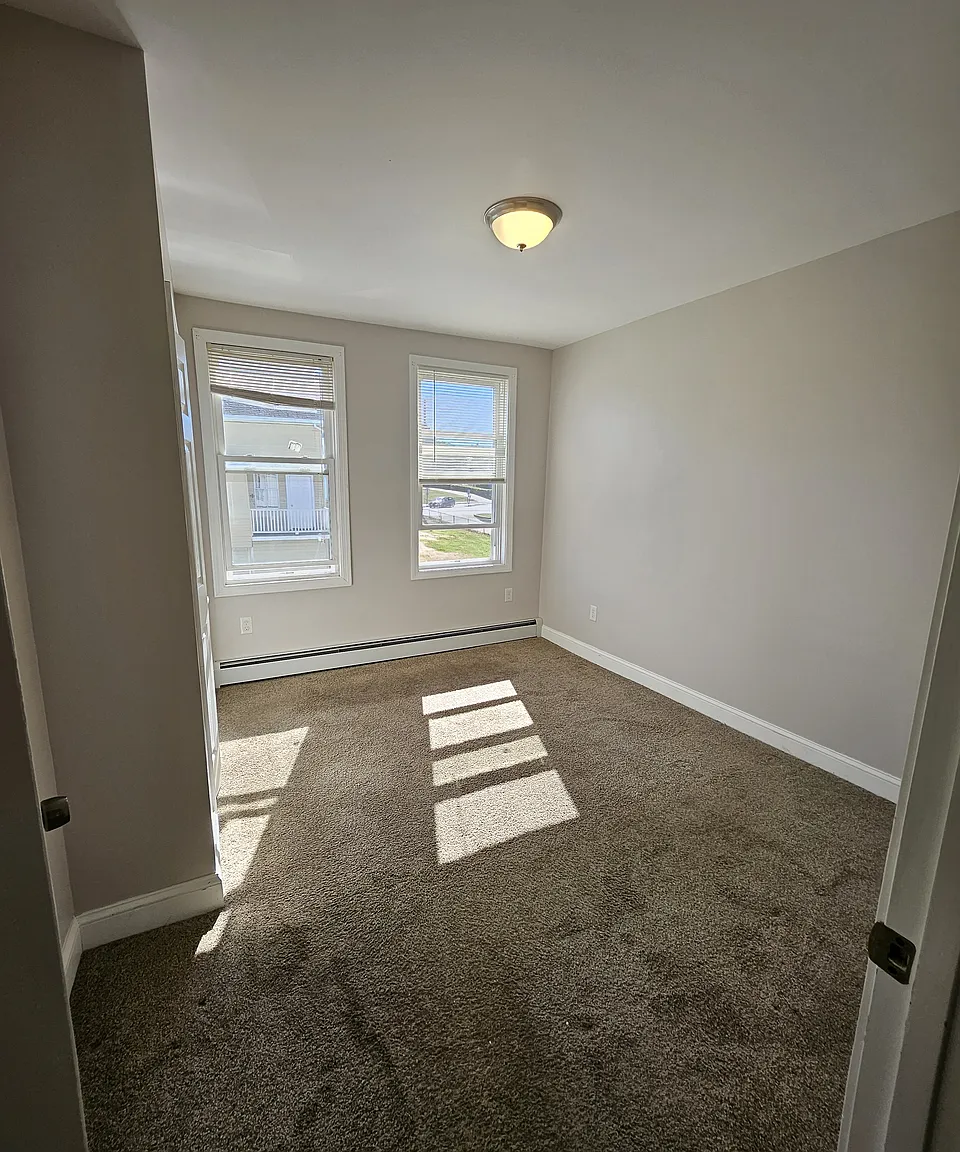 3 bed, 1 bath apartment for rent at 6 Pilgrim Rd Unit 2, Haverhill — photo 9 of 12