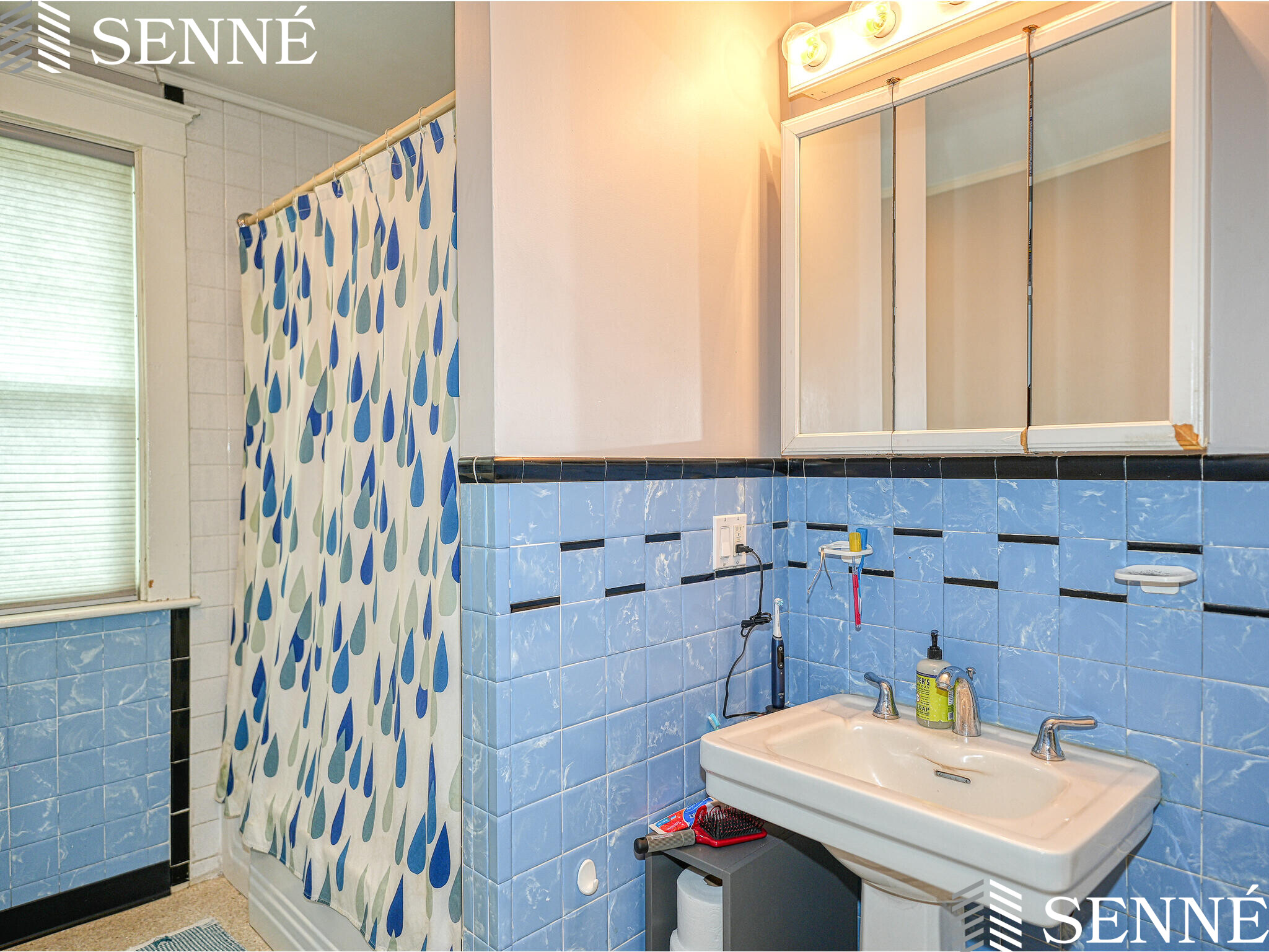 3.5 bed, 1.5 bath apartment for rent at 6 Pine St Unit 2, Belmont — photo 18 of 27