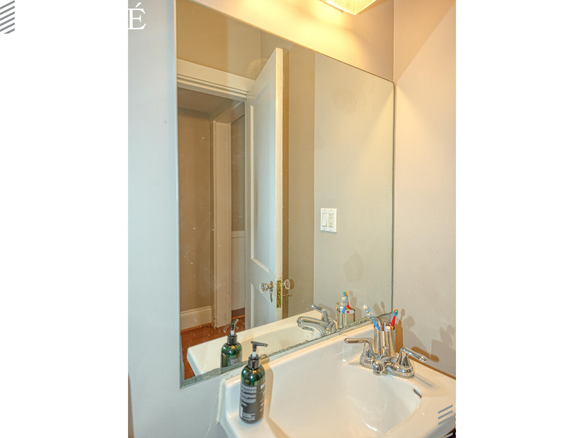 3.5 bed, 1.5 bath apartment for rent at 6 Pine St Unit 2, Belmont — photo 12 of 27
