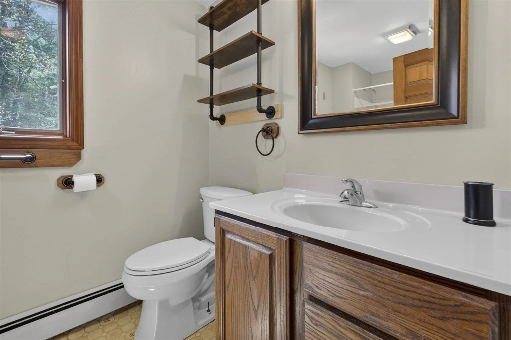 2 bed, 1 bath apartment for rent at 6 Pine Woods Rd, East Kingston — photo 12 of 22