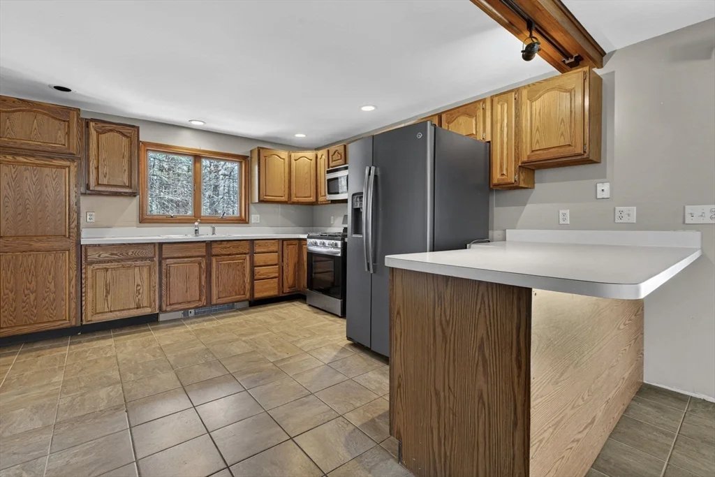 2 bed, 1 bath apartment for rent at 6 Pine Woods Rd, East Kingston — photo 3 of 22