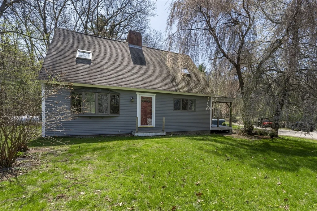 2 bed, 1 bath apartment for rent at 6 Pine Woods Rd, East Kingston — photo 1 of 22