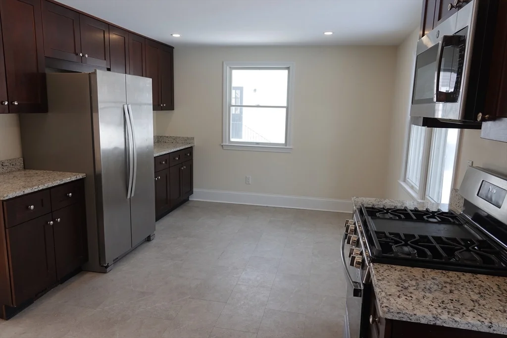 3 bed, 1 bath apartment for rent at 6 Pondover Rd Unit 6, Billerica — photo 4 of 23