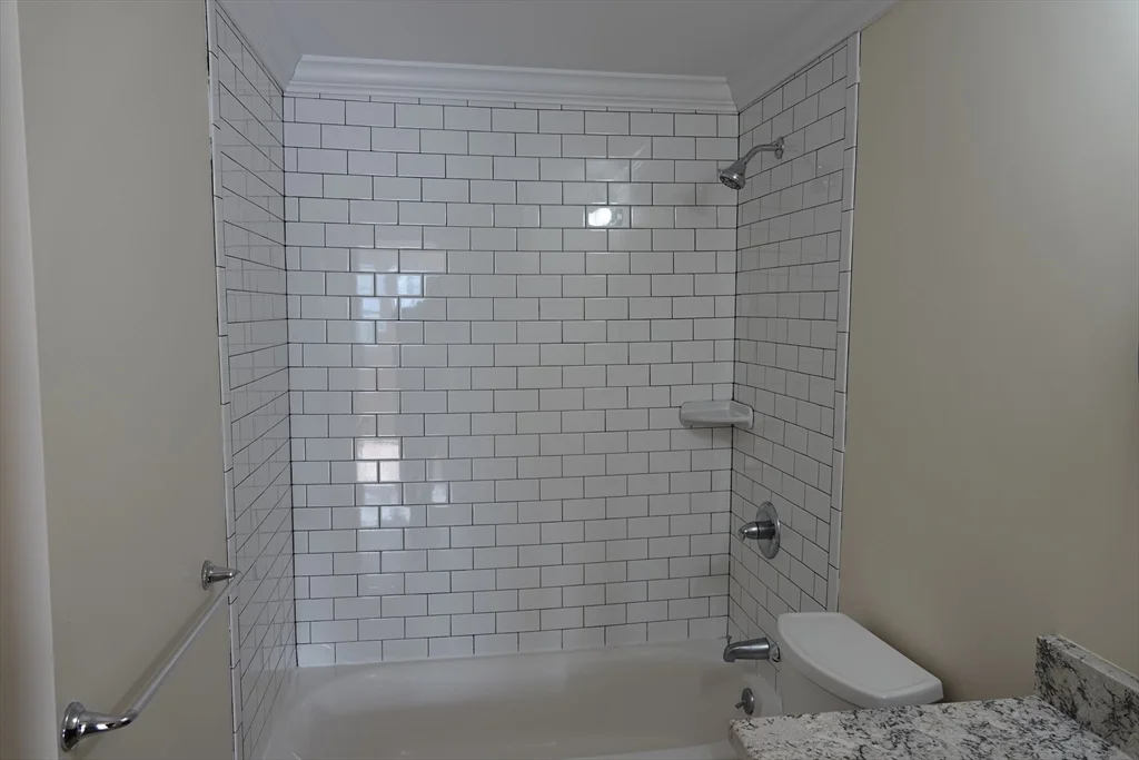 3 bed, 1 bath apartment for rent at 6 Pondover Rd Unit 6, Billerica — photo 8 of 23