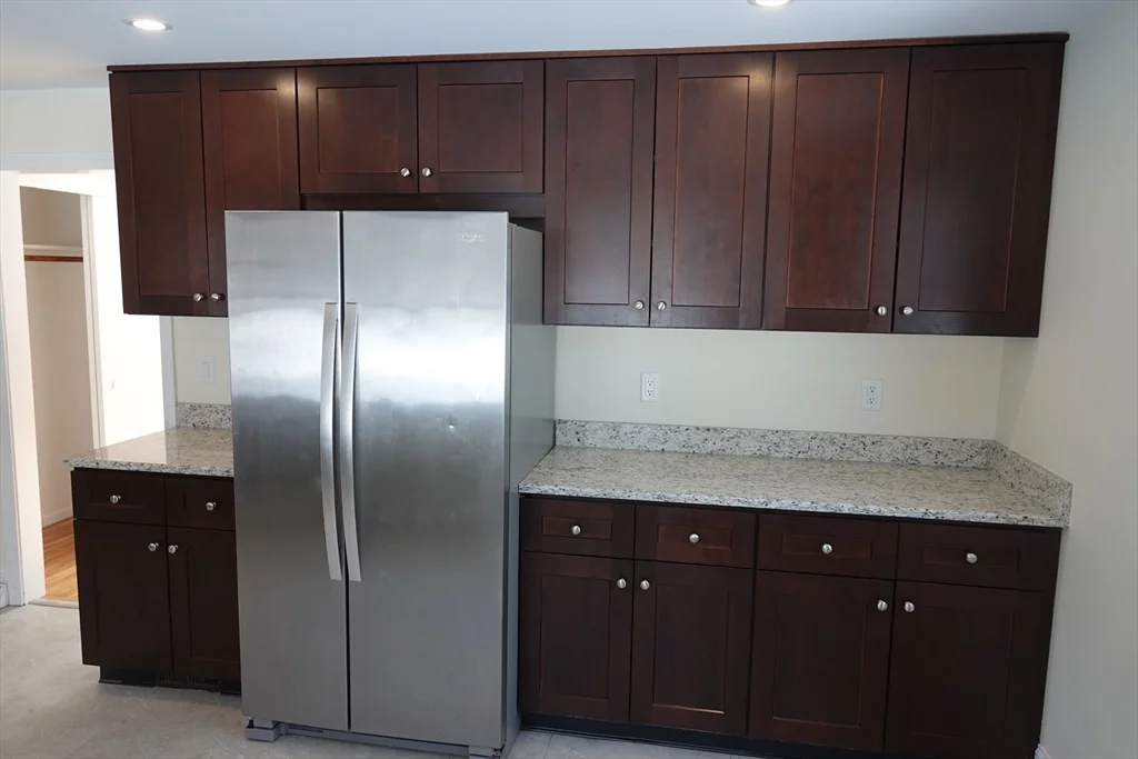 3 bed, 1 bath apartment for rent at 6 Pondover Rd Unit 6, Billerica — photo 3 of 23