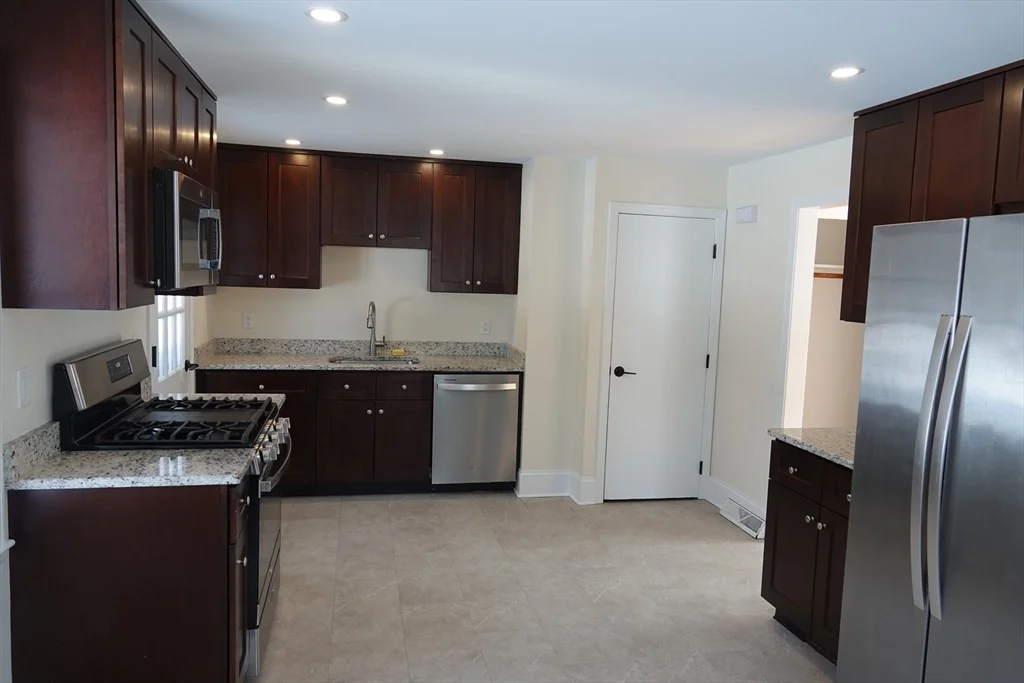 3 bed, 1 bath apartment for rent at 6 Pondover Rd Unit 6, Billerica — photo 2 of 23