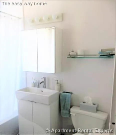 2 bed, 1 bath apartment for rent at 6 Poplar Rd Unit 3, Huron Village — photo 3 of 16