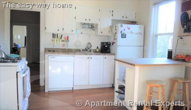 2 bed, 1 bath apartment for rent at 6 Poplar Rd Unit 3, Huron Village — photo 2 of 16