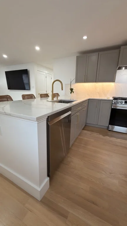 2 bed, 1 bath apartment for rent at 6 Pratt Ave Unit 1, Beverly — photo 5 of 21