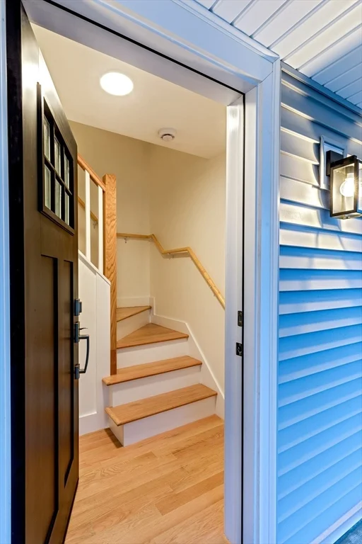 3 bed, 1 bath apartment for rent at 6 Pratt Ave Unit 2, Beverly Cove — photo 5 of 34