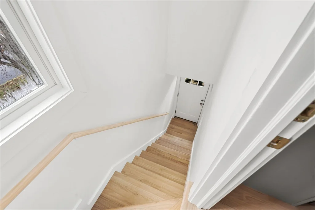 3 bed, 1 bath apartment for rent at 6 Pratt Ave Unit 2, Beverly Cove — photo 32 of 34
