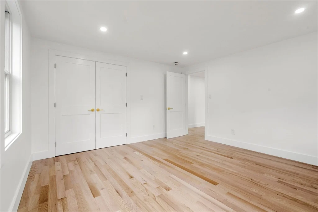 3 bed, 1 bath apartment for rent at 6 Pratt Ave Unit 2, Beverly Cove — photo 25 of 34
