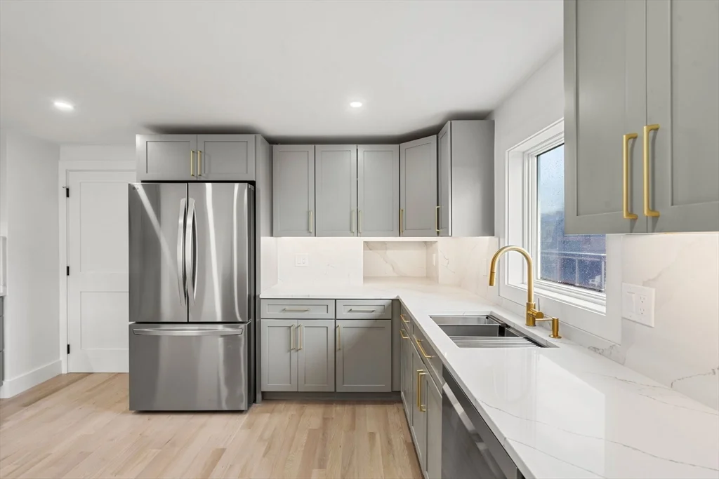 3 bed, 1 bath apartment for rent at 6 Pratt Ave Unit 2, Beverly Cove — photo 16 of 34