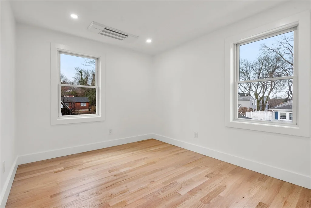 3 bed, 1 bath apartment for rent at 6 Pratt Ave Unit 2, Beverly Cove — photo 22 of 34