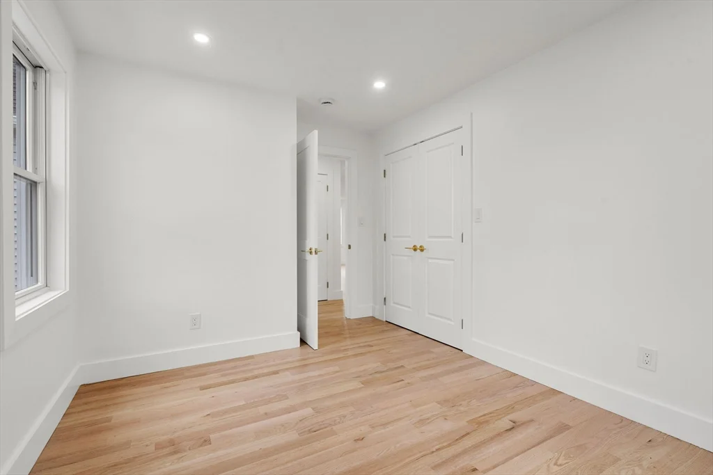 3 bed, 1 bath apartment for rent at 6 Pratt Ave Unit 2, Beverly Cove — photo 23 of 34