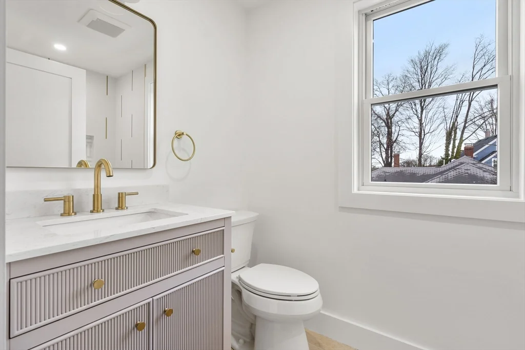 3 bed, 1 bath apartment for rent at 6 Pratt Ave Unit 2, Beverly Cove — photo 26 of 34