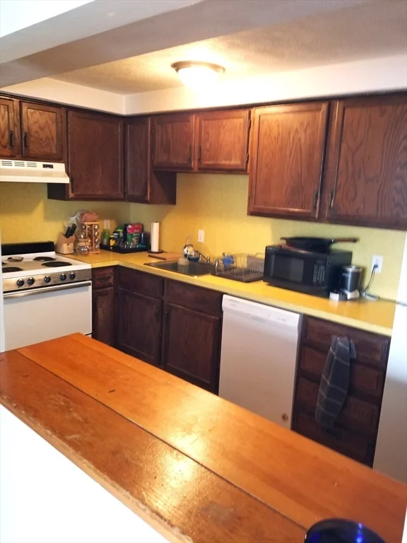 2 bed, 1 bath apartment for rent at 6 Prentiss Rd Unit 201, Arlington — photo 4 of 6