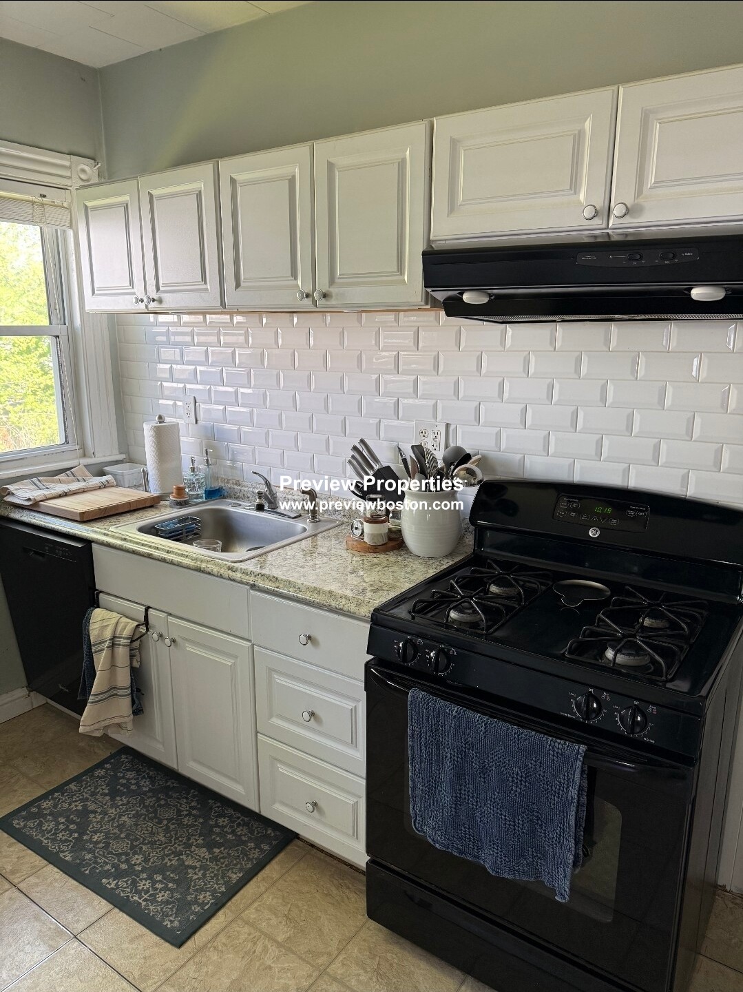 2 bed, 1 bath apartment for rent at 6 Presentation Rd Unit 2P, Brighton — photo 3 of 9
