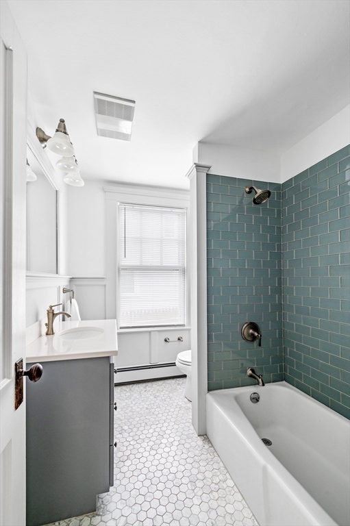 2 bed, 1 bath apartment for rent at 6 Prince St Unit 1, Marblehead — photo 8 of 9