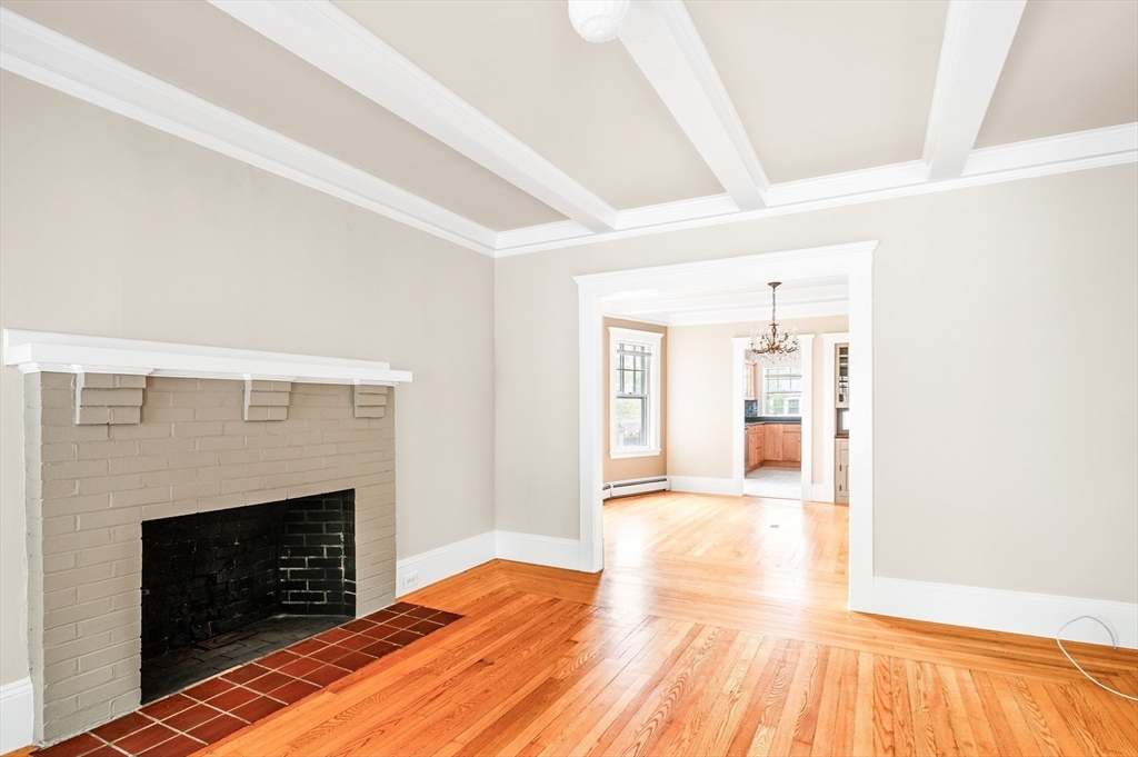 2 bed, 1 bath apartment for rent at 6 Prince St Unit 1, Marblehead — photo 3 of 9