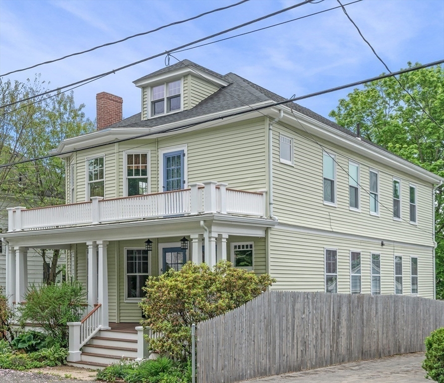2 bed, 1 bath apartment for rent at 6 Prince St Unit 1, Marblehead — photo 1 of 9