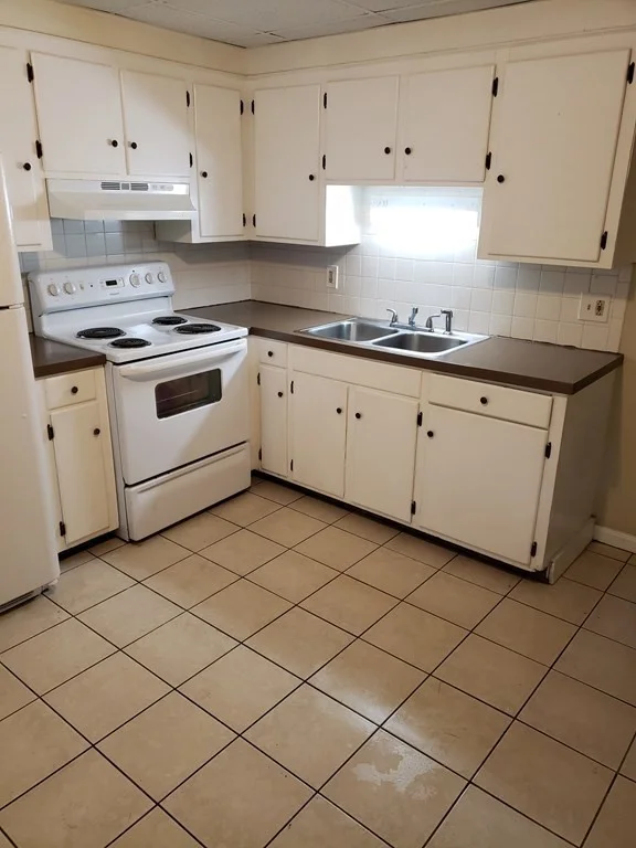 1 bed, 1 bath apartment for rent at 6 Randall Ln Unit 1, Hampstead — photo 2 of 10