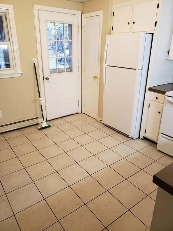 1 bed, 1 bath apartment for rent at 6 Randall Ln Unit 1, Hampstead — photo 3 of 10