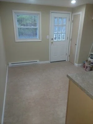 2 bed, 1 bath apartment for rent at 6 Randall Ln Unit 3, Hampstead — photo 3 of 12