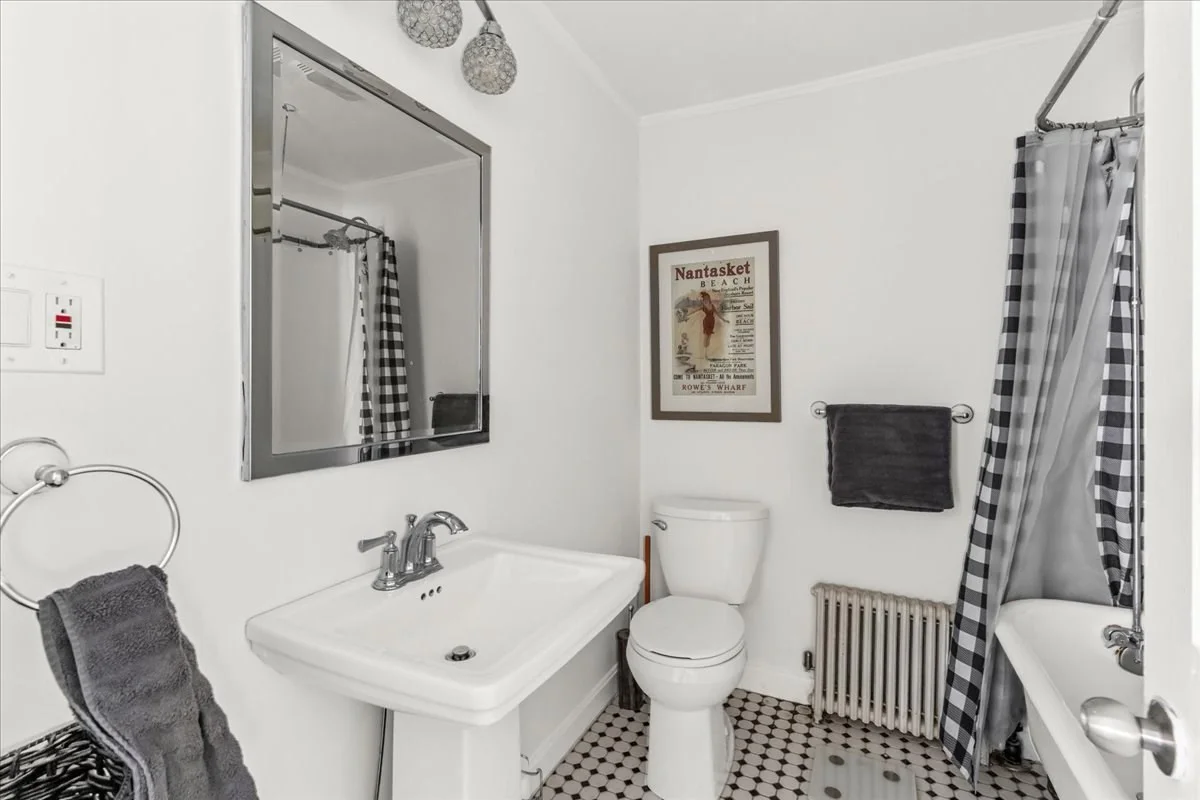 2 bed, 1 bath apartment for rent at 6 Roosevelt Ave, Hull — photo 15 of 18