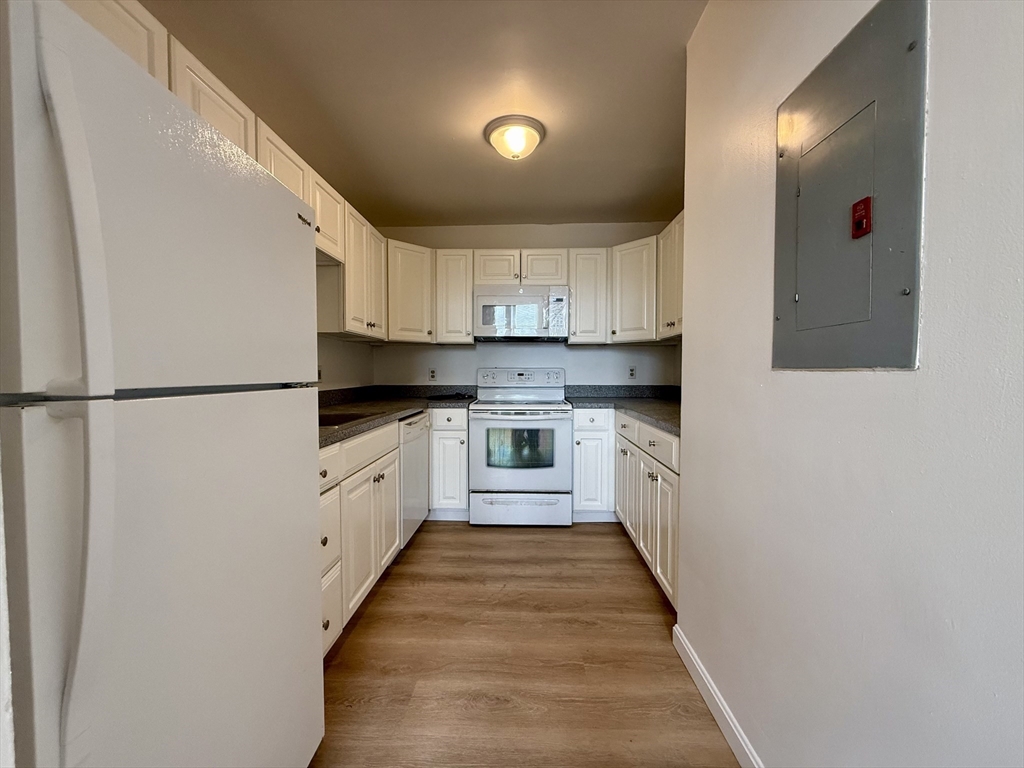 2 bed, 1 bath apartment for rent at 6 S Washington St Unit 304, North Attleboro — photo 3 of 18