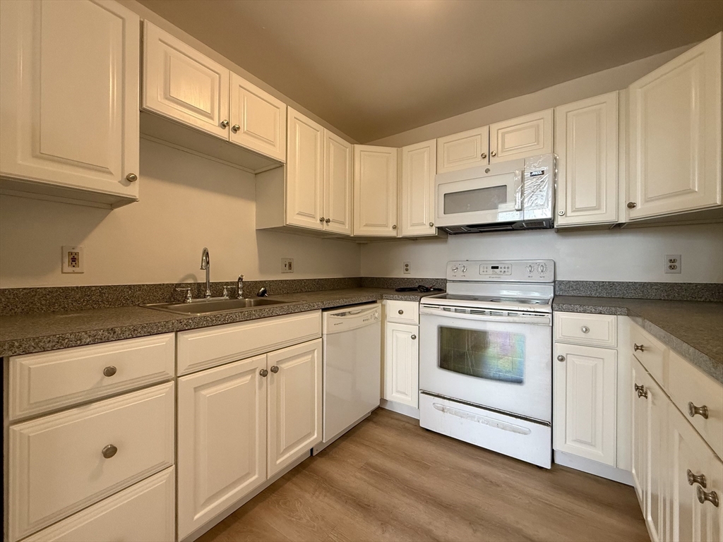 2 bed, 1 bath apartment for rent at 6 S Washington St Unit 304, North Attleboro — photo 4 of 18