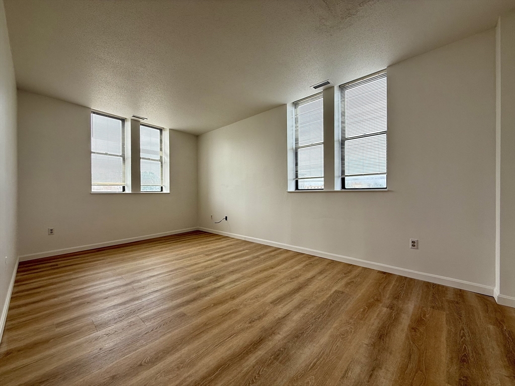 2 bed, 1 bath apartment for rent at 6 S Washington St Unit 304, North Attleboro — photo 7 of 18