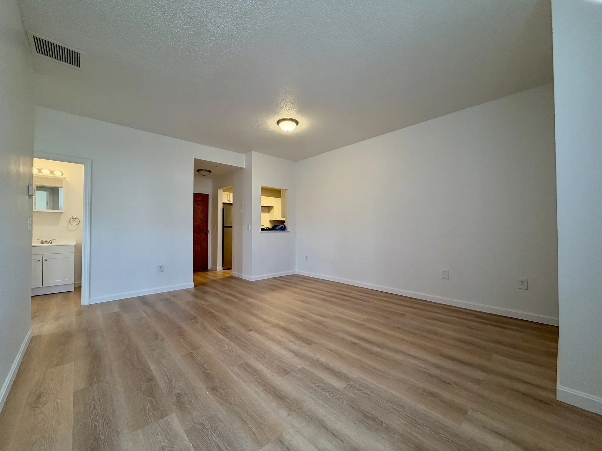 2 bed, 1 bath apartment for rent at 6 S Washington St Unit 306, North Attleboro — photo 2 of 19