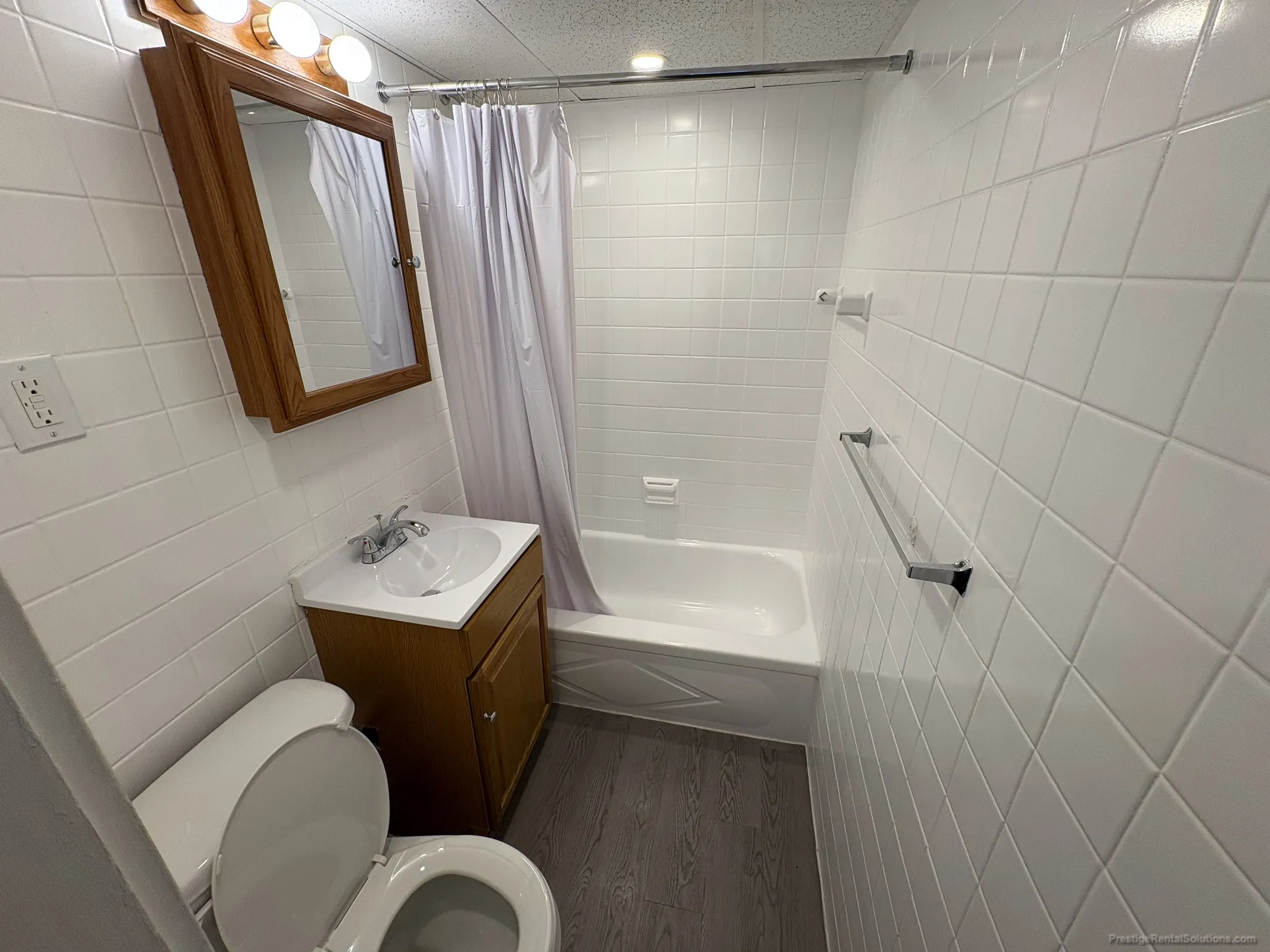 Studio bed, 1 bath apartment for rent at 6 Saint Mark St Unit A, Jamaica Plain — photo 6 of 8
