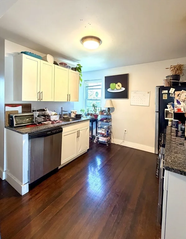 2 bed, 1 bath apartment for rent at 6 Saint Paul St Unit 2, South Salem — photo 6 of 16