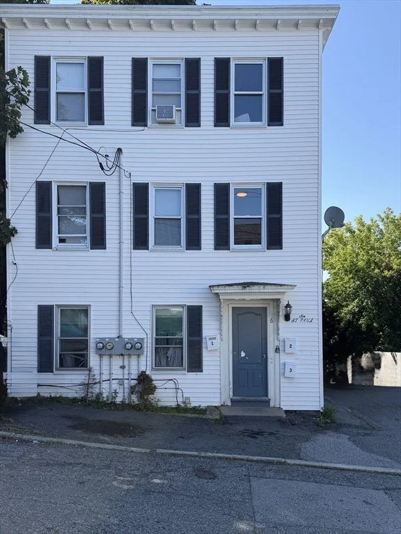 2 bed, 1 bath apartment for rent at 6 Saint Paul St Unit 2, South Salem — photo 1 of 16