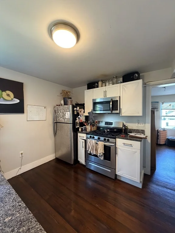 2 bed, 1 bath apartment for rent at 6 Saint Paul St Unit 2, South Salem — photo 7 of 16