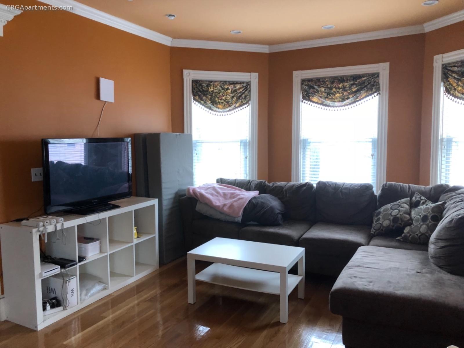 4 bed, 3 bath apartment for rent at 6 Saint Paul St Unit 2T, Mid-Cambridge — photo 4 of 16