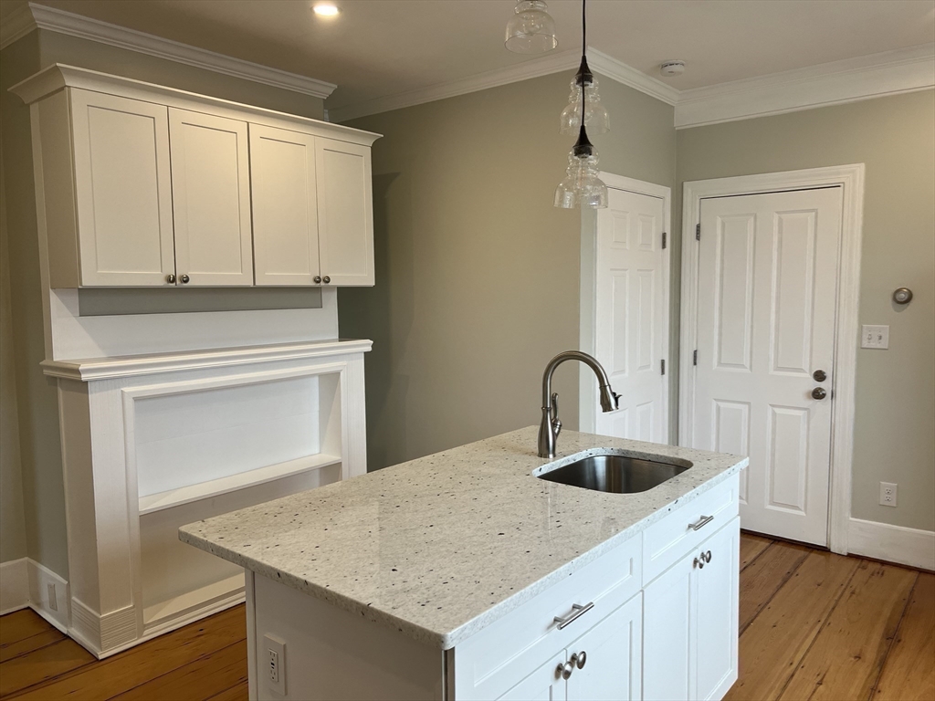 1 bed, 1 bath apartment for rent at 6 Samoset St Unit 1, Downtown